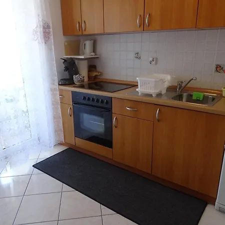 Apartament Comfortable With Kitchen, Close To Beautiful Povljana