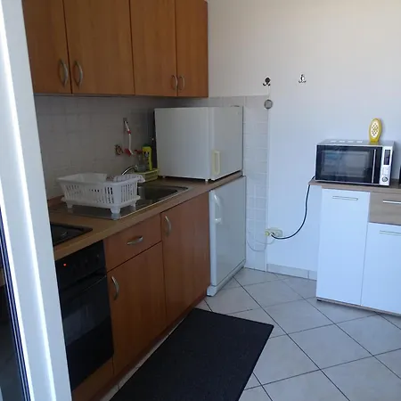 Apartament Comfortable With Kitchen, Close To Beautiful Povljana