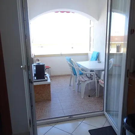 Comfortable With Kitchen, Close To Beautiful *