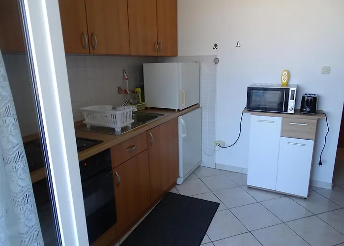 Apartamento Comfortable With Kitchen, Close To Beautiful Povljana
