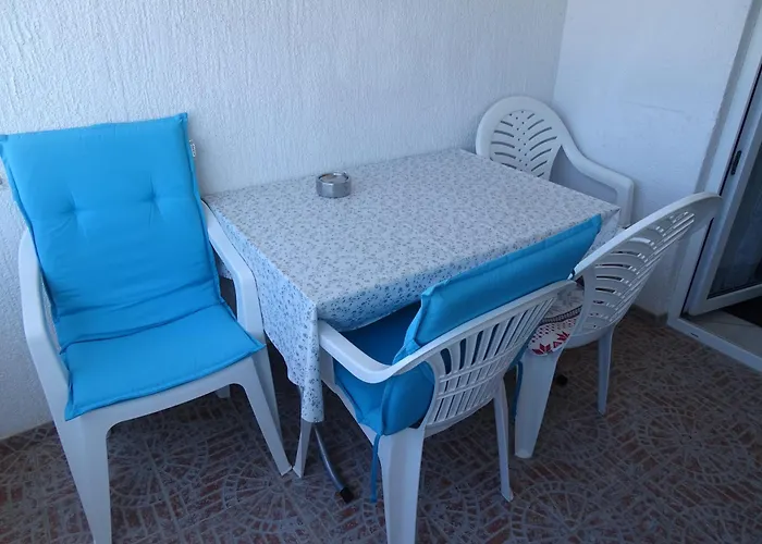 Comfortable With Kitchen, Close To Beautiful Apartamento