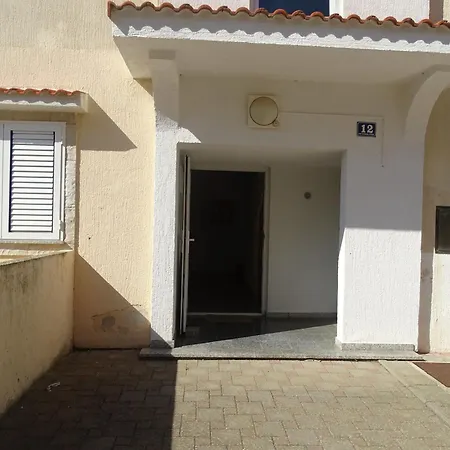 Comfortable With Kitchen, Close To Beautiful *