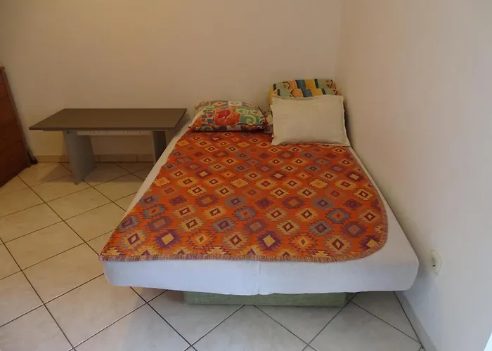 Comfortable With Kitchen, Close To Beautiful דירה *