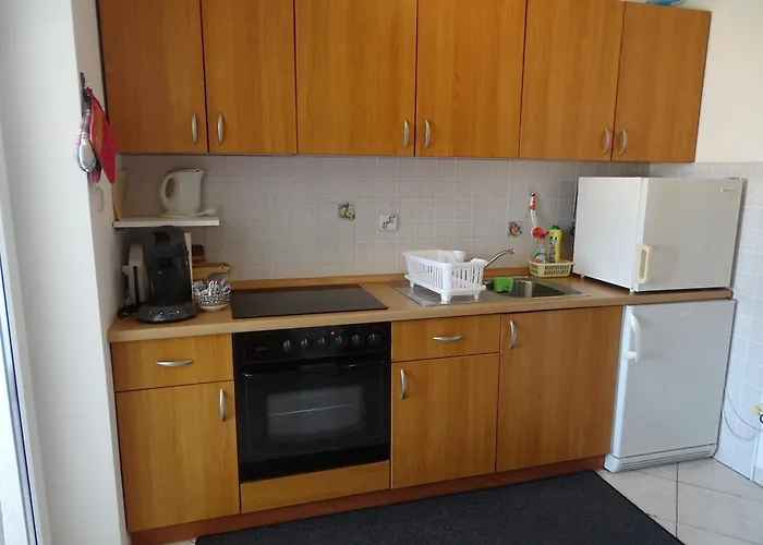 Comfortable With Kitchen, Close To Beautiful *