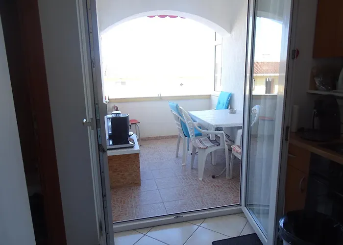 Comfortable With Kitchen, Close To Beautiful *